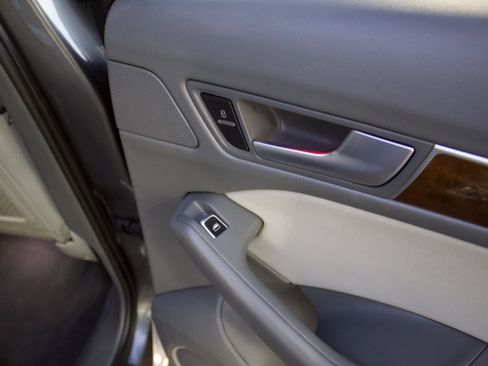 Used 2017 Audi Q5 2.0T Premium Plus w/ Technology Package image 32