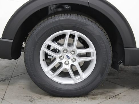 New 2026 Ford Explorer Active RWD image 13