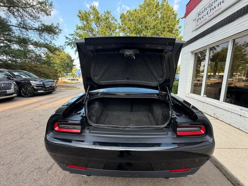 Used 2016 Dodge Challenger SXT RWD image 12
