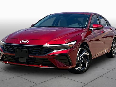 Used 2025 Hyundai Elantra Limited FWD image 1