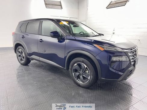 Used 2025 Nissan Rogue SV AWD/4WD image 3