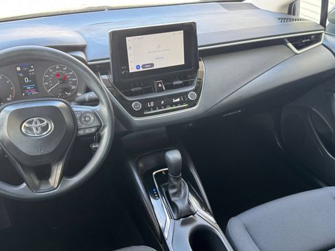 Used 2025 Toyota Corolla LE FWD image 21