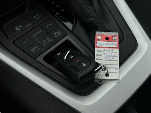 Used 2024 Toyota RAV4 LE image 34