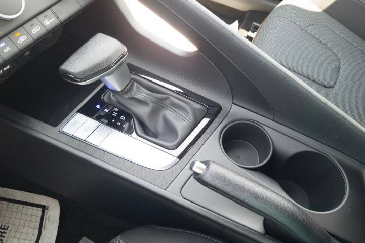 New 2026 Hyundai Elantra SE FWD image 23