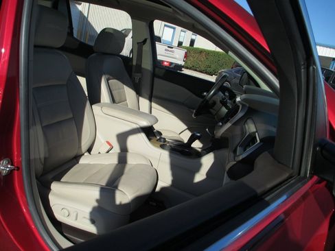 Used 2019 GMC Acadia Denali image 21