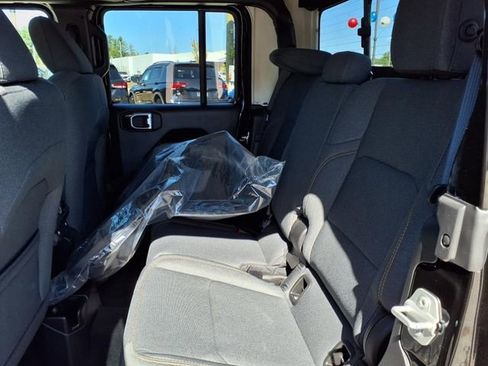 New 2025 Jeep Gladiator Sport image 9