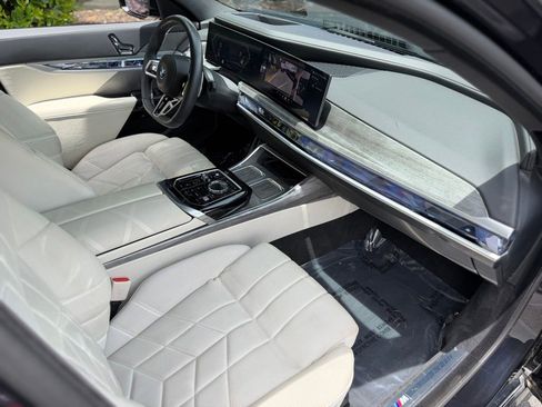Used 2024 BMW 760i xDrive w/ Executive Package AWD/4WD image 34