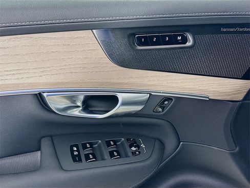 Used 2026 Volvo XC90 B6 Plus w/ Protection Package Premier image 21