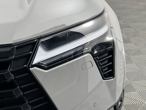 Used 2024 Lexus GX 550 w/ Accessory Package (Z1) AWD/4WD image 9