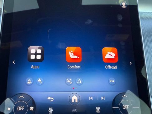 Used 2025 Mercedes-Benz GLC 43 AMG 4MATIC image 43