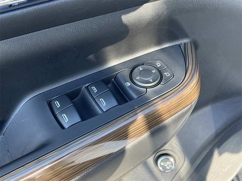 Certified 2023 GMC Acadia SLE w/ Driver Convenience Package image 16