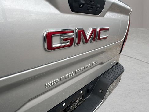 Used 2022 GMC Sierra 1500 SLE image 9