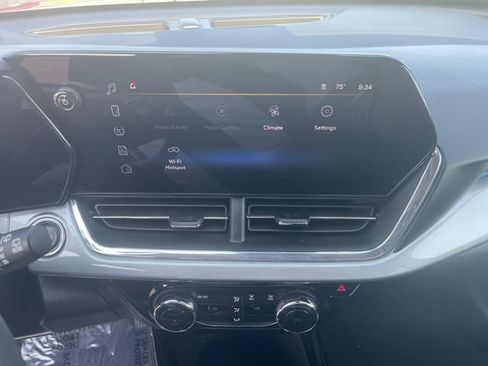 Used 2025 Chevrolet Trax LT FWD image 20