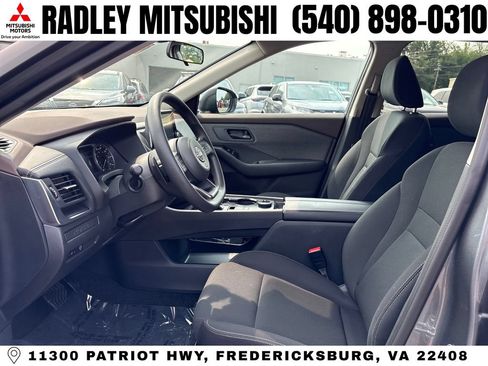 Used 2023 Nissan Rogue S AWD/4WD image 3