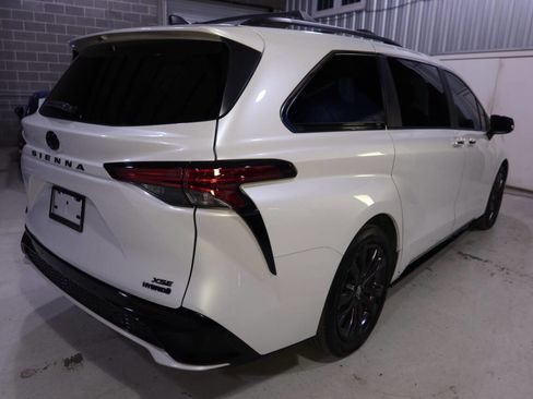 Used 2023 Toyota Sienna XSE image 5