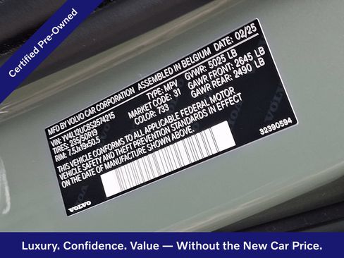 Certified 2025 Volvo XC40 B5 Plus AWD/4WD image 29