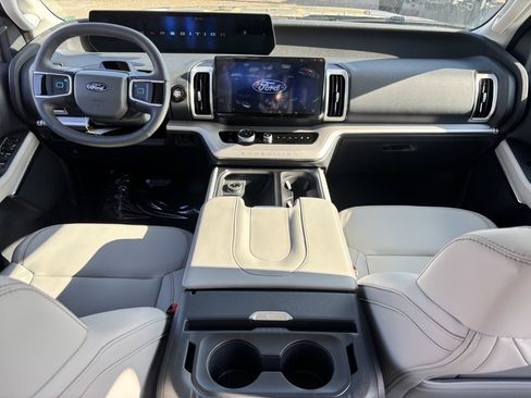 New 2025 Ford Expedition Active image 16