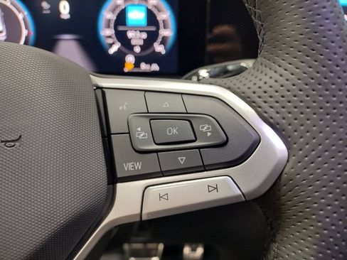 New 2025 Volkswagen Tiguan SE R-Line image 27