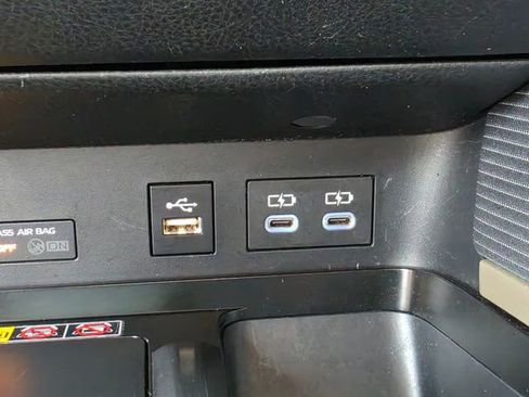 Used 2025 Toyota Camry SE w/ Convenience Package image 25