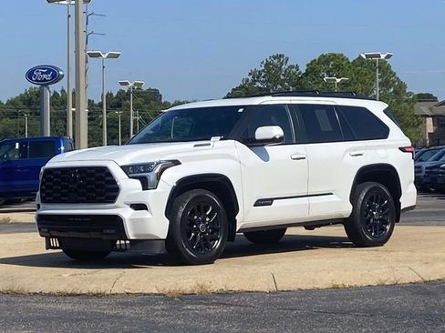 Used 2024 Toyota Sequoia Platinum AWD/4WD image 6