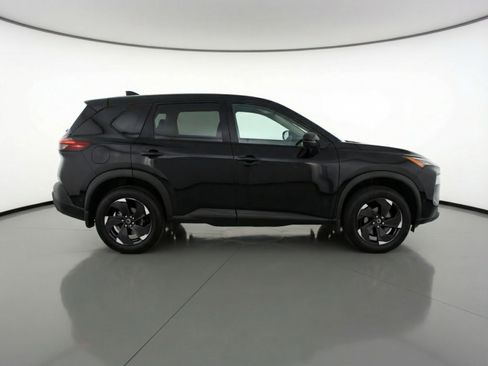 Used 2025 Nissan Rogue SV image 11