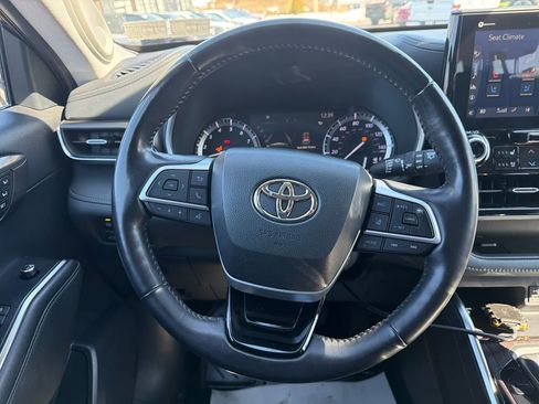 Used 2022 Toyota Highlander Limited image 14