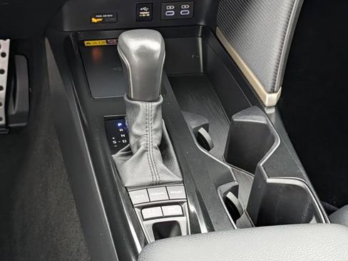 Used 2025 Toyota Camry SE w/ Convenience Package FWD image 14