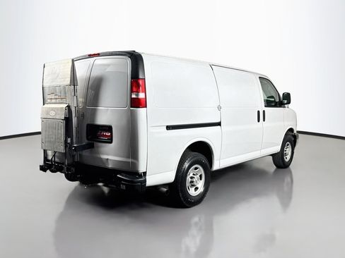 Used 2020 Chevrolet Express 3500 w/ Driver Convenience Package RWD image 5