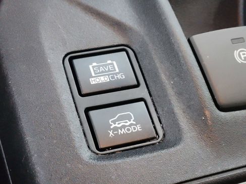 Used 2019 Subaru Crosstrek Hybrid w/ Moonroof Package w/Navigation image 25