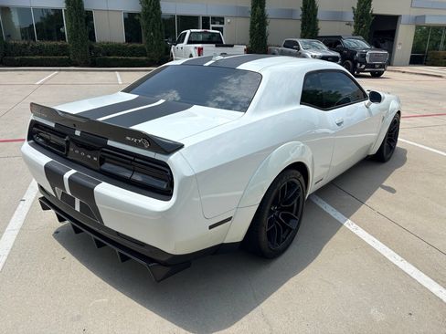 Used 2018 Dodge Challenger SRT Hellcat RWD image 4
