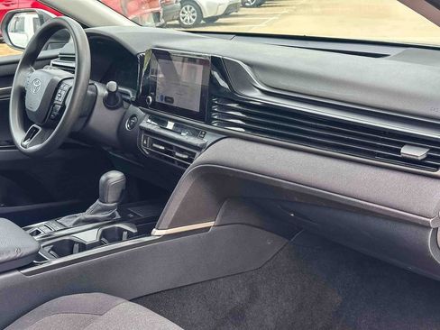 Used 2025 Toyota Camry LE image 20
