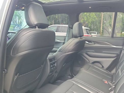 Used 2025 Jeep Grand Cherokee Limited RWD image 7