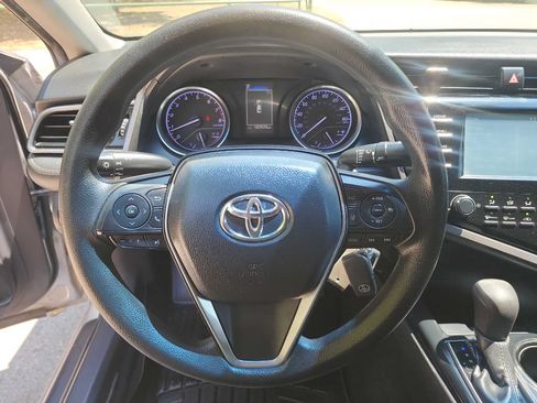 Used 2019 Toyota Camry LE FWD image 18