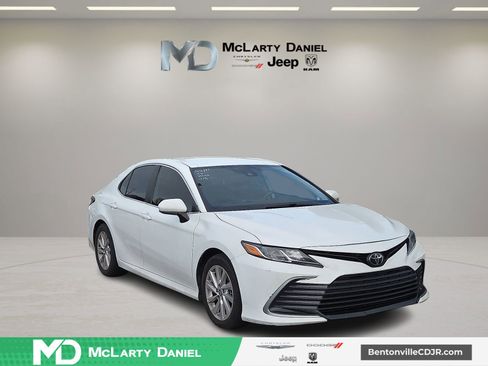 Used 2023 Toyota Camry LE image 1