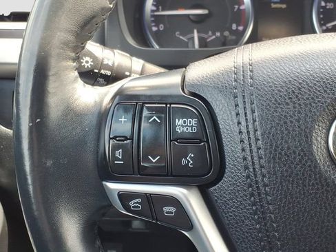 Used 2016 Toyota Highlander Limited w/ Driver Technology Package AWD/4WD image 9