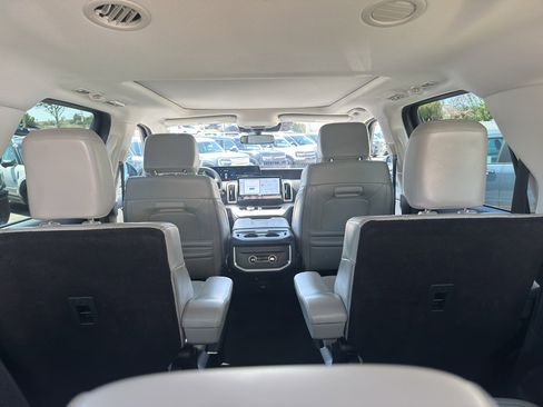 Used 2025 Ford Expedition Active AWD/4WD image 33