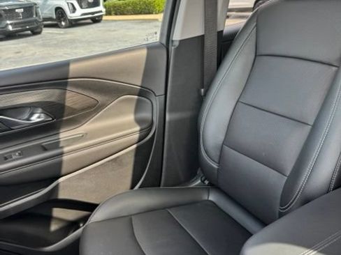 Used 2022 GMC Terrain SLT w/ Infotainment Package II FWD image 17