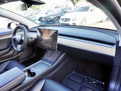 Used 2022 Tesla Model 3 Long Range image 11