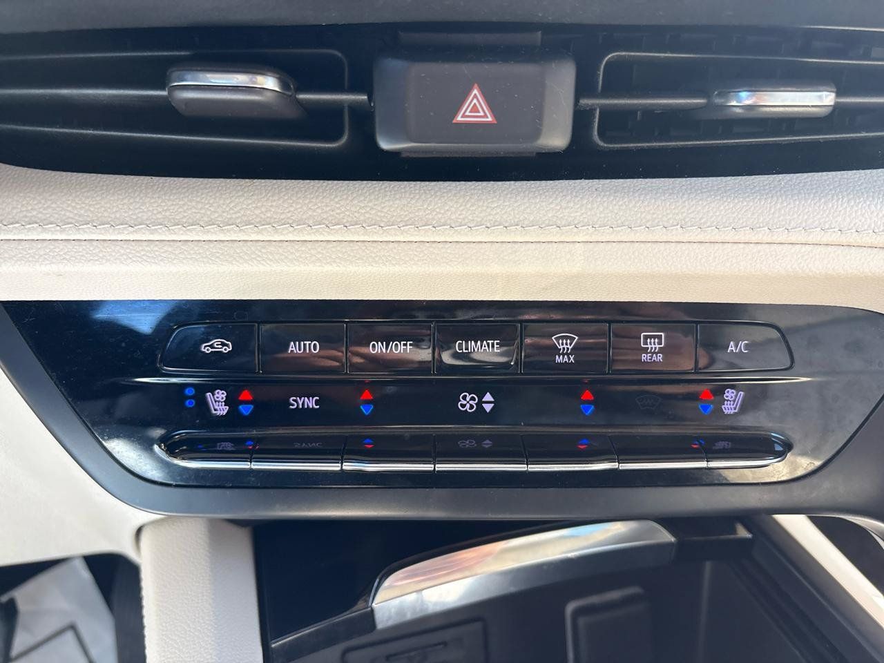 Used 2023 Buick Envision Avenir FWD image 13