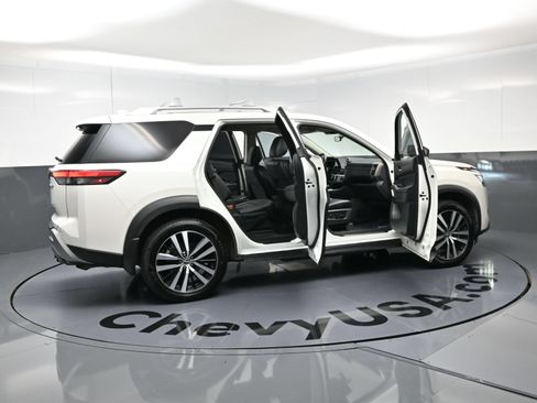 Used 2023 Nissan Pathfinder Platinum AWD/4WD image 26