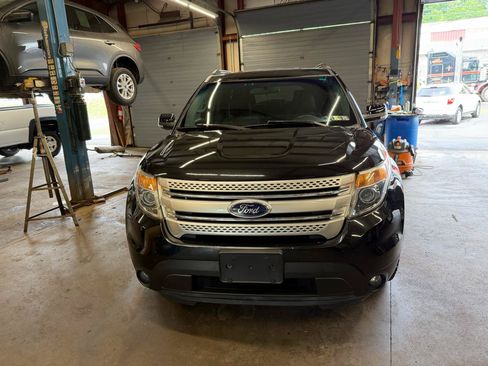 Used 2015 Ford Explorer XLT AWD/4WD image 2