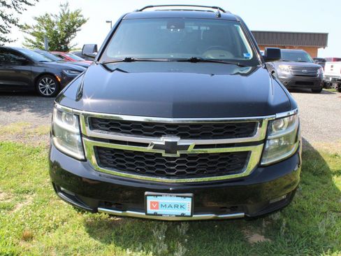 Used 2019 Chevrolet Tahoe LT w/ Luxury Package AWD/4WD image 2