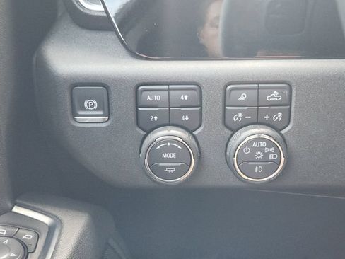 Used 2025 Chevrolet Silverado 2500 LTZ w/ LTZ Convenience Package AWD/4WD image 23