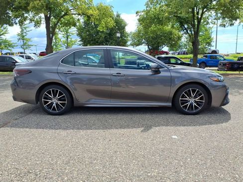 Used 2022 Toyota Camry SE FWD image 6