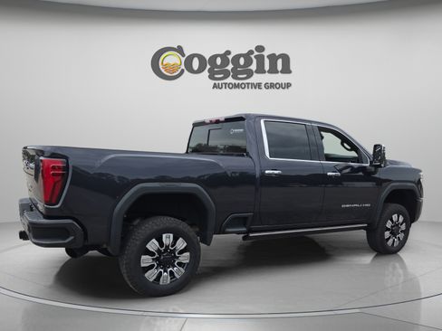 Used 2024 GMC Sierra 3500 Denali Ultimate AWD/4WD image 5