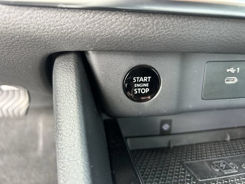 Used 2024 Nissan Rogue SL FWD image 34