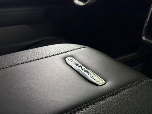 Used 2025 GMC Yukon XL Denali AWD/4WD image 43