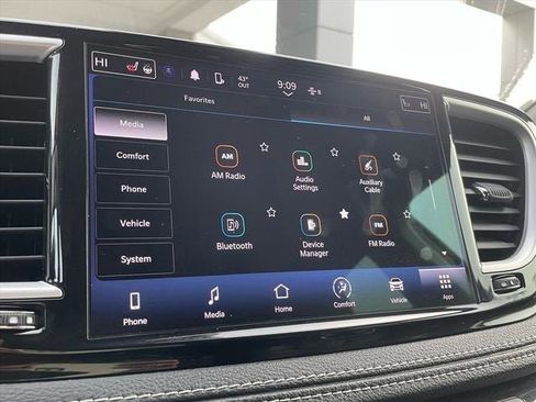 Used 2022 Chrysler Pacifica Touring-L image 19