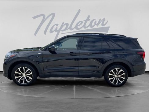 Used 2025 Ford Explorer ST-Line AWD/4WD image 4