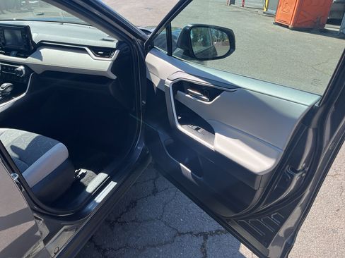 Used 2021 Toyota RAV4 XLE w/ Convenience Package image 31